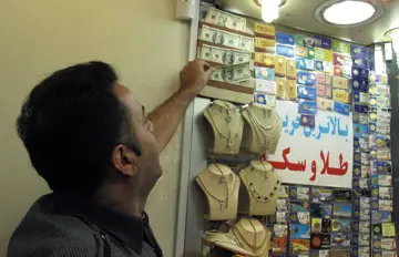 بازار طلا و سکه عقب نشست؛ دلار و نقره در کانون توجه