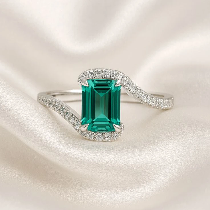 Emerald ring انگشتر زمرد